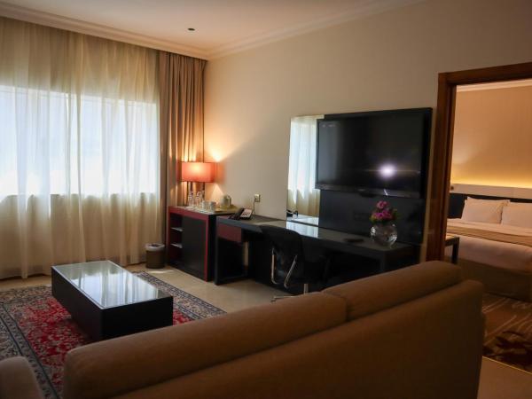 Vision Imperial Hotel Formerly Excelsior Hotel Downtown : photo 2 de la chambre suite exécutive (2 adultes + 1 enfant)