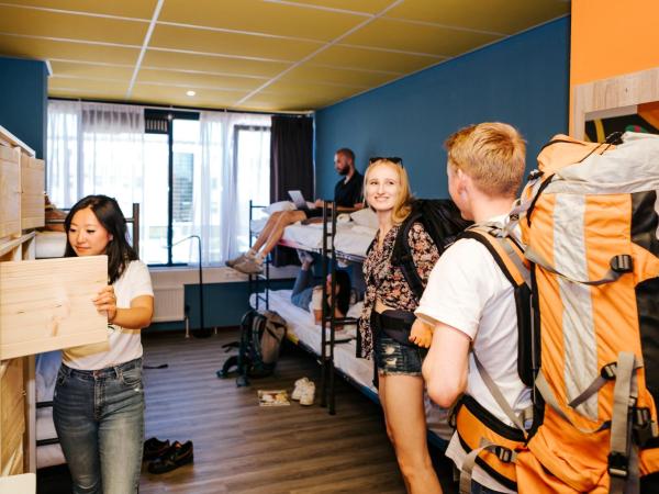 Amsterdam Teleport Hotel : photo 2 de la chambre lit dans dortoir mixte de 6 lits