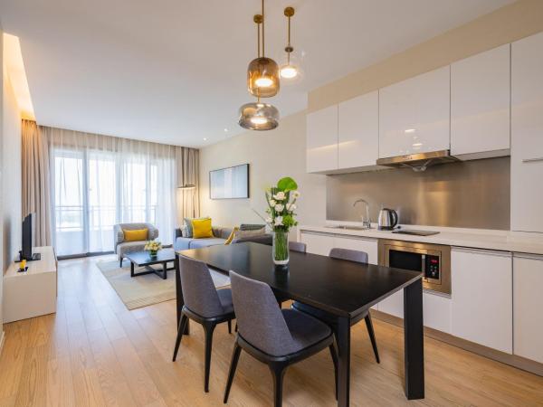 Holiday Inn & Suites Suzhou Yangcheng Lake, an IHG Hotel : photo 5 de la chambre one-bedroom king suite with tub and balcony