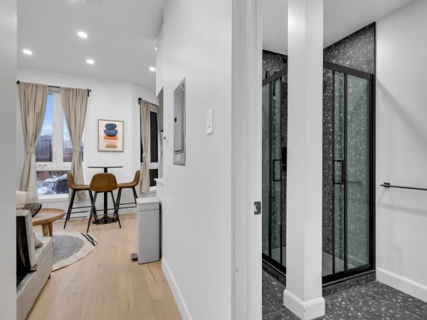 Deluxe Suites Downtown Montreal : photo 5 de la chambre studio lit queen-size de luxe 