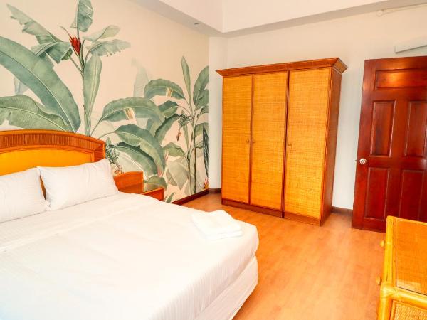 Long Sands Port Dickson : photo 2 de la chambre two-bedroom beach view apartment with balcony