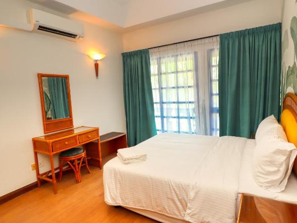 Long Sands Port Dickson : photo 5 de la chambre three-bedroom beach view apartment with balcony