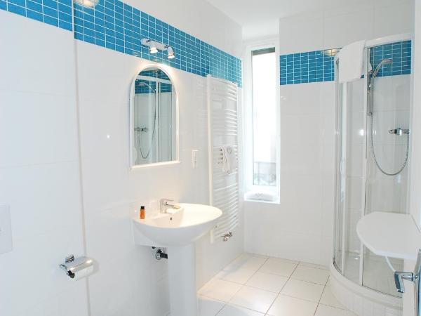 The Originals Boutique, Hôtel Terminus, Bourg-en-Bresse Gare : photo 2 de la chambre chambre lits jumeaux confort