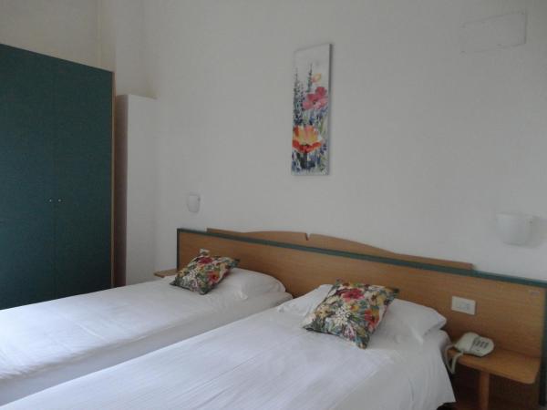 Hotel Sacro Cuore : photo 7 de la chambre chambre lits jumeaux - vue sur jardin