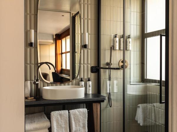 Hôtel Dame des Arts : photo 2 de la chambre chambre premium avec terrasse - vue sur tour eiffel