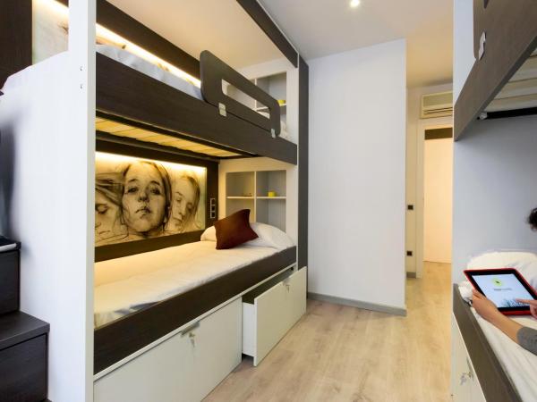 Free Hostels Barcelona : photo 5 de la chambre lit dans dortoir pour femmes de 4 lits