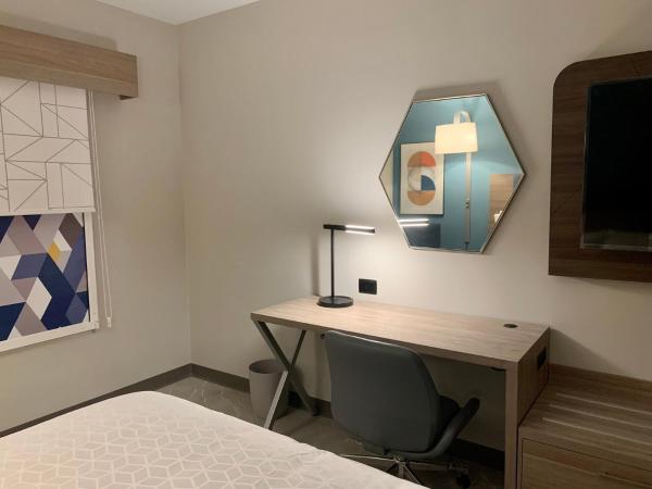 Holiday Inn Express - Guadalajara Vallarta Poniente, an IHG Hotel : photo 2 de la chambre chambre standard avec 2 lits queen-size