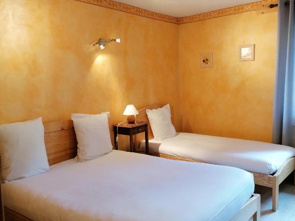 Htel Le Lievre Blanc : photo 1 de la chambre chambre triple avec baignoire