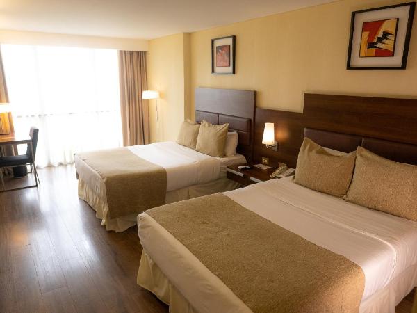 Howard Johnson La Cañada Hotel & Suites : photo 1 de la chambre chambre lits jumeaux