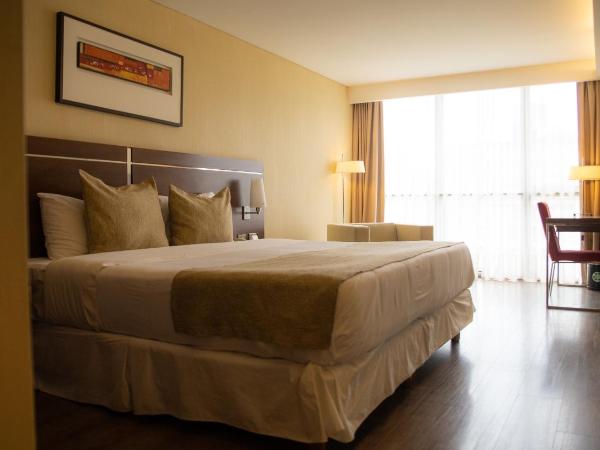 Howard Johnson La Cañada Hotel & Suites : photo 1 de la chambre grande chambre double 