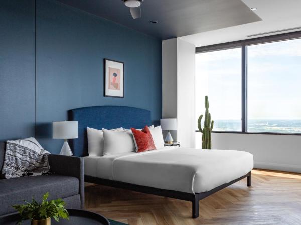 Mint House Dallas - Downtown : photo 5 de la chambre studio avec canapé-lit