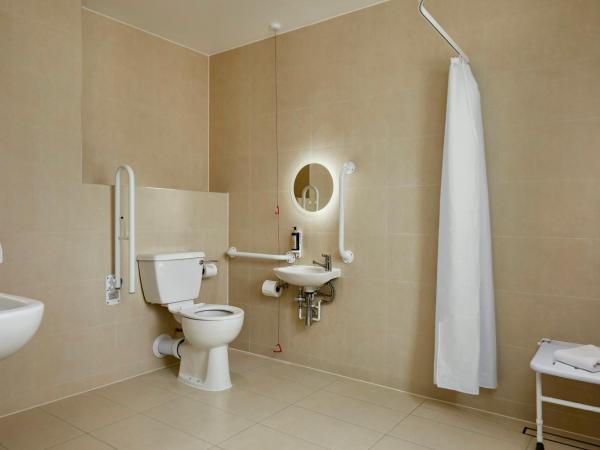 Seraphine Hammersmith Hotel : photo 6 de la chambre hébergement double accessible aux personnes à mobilité réduite