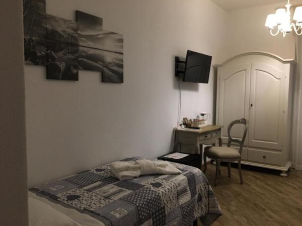 City Garden Guest House : photo 4 de la chambre chambre lits jumeaux avec lit d’appoint - 301