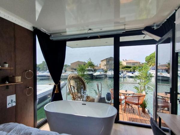 Escale Royale Frejus : photo 8 de la chambre cabine familiale dans un bateau
