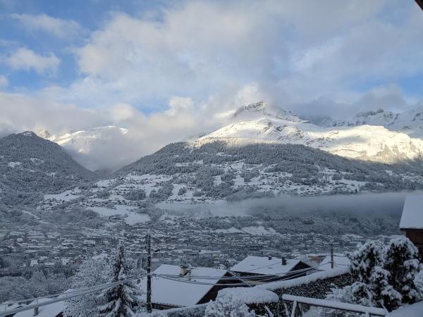 Chantemerle 1741, chambres d'hôtes à la montagne : photo 7 de la chambre chambre familiale avec balcon