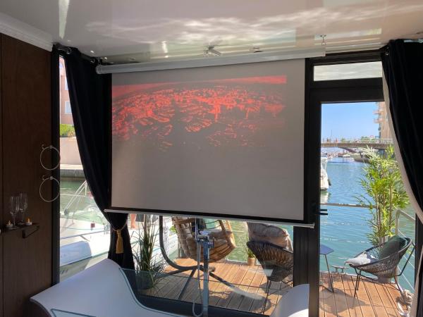 Escale Royale Frejus : photo 4 de la chambre suite lit king-size avec baignoire spa