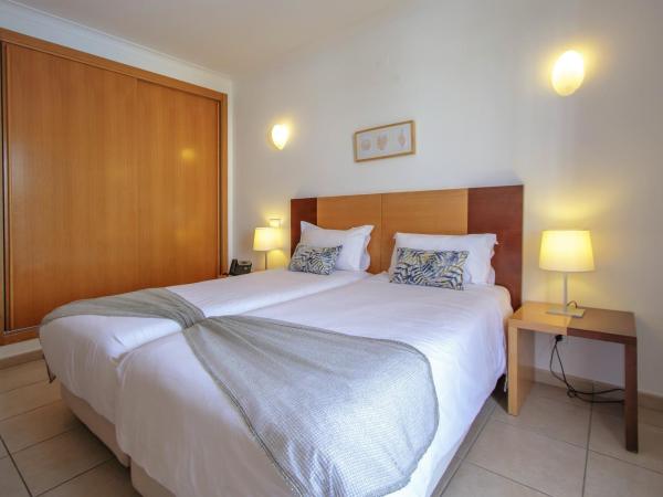 Aquamar Albufeira Aparthotel : photo 3 de la chambre appartement avec balcon