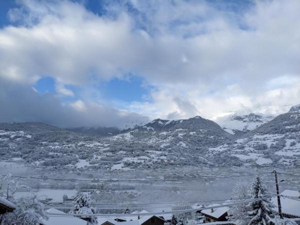 Chantemerle 1741, chambres d'hôtes à la montagne : photo 8 de la chambre chambre familiale avec balcon