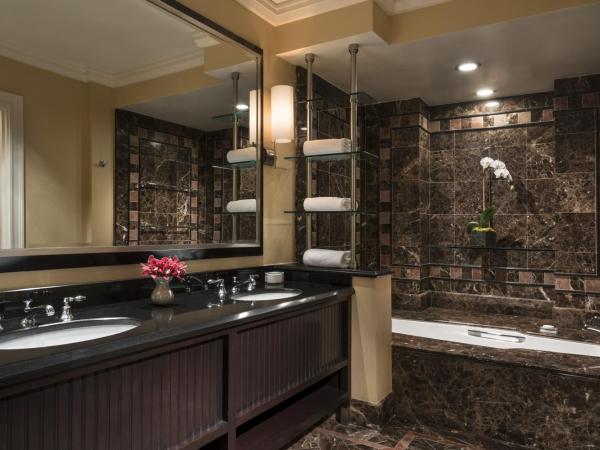 Beverly Wilshire, A Four Seasons Hotel : photo 5 de la chambre suite ambassadeur lit king-size