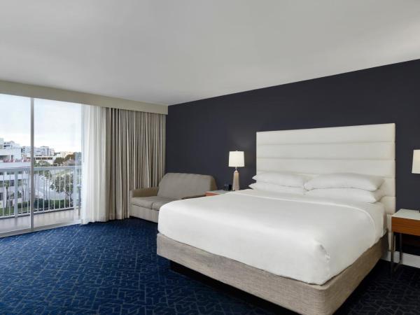 Hotel Tampa Riverwalk : photo 4 de la chambre chambre lit king-size avec balcon