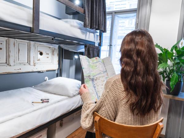 Miss Sophie's New Town & Wellness : photo 1 de la chambre quadruple room with 4 bunk beds