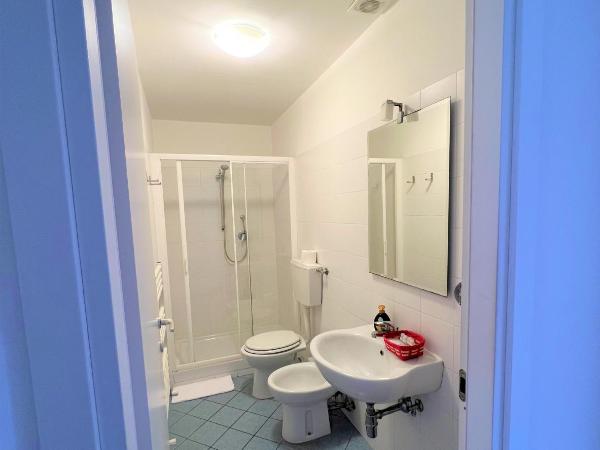 Emerald Palace : photo 5 de la chambre chambre quadruple avec salle de bains privative