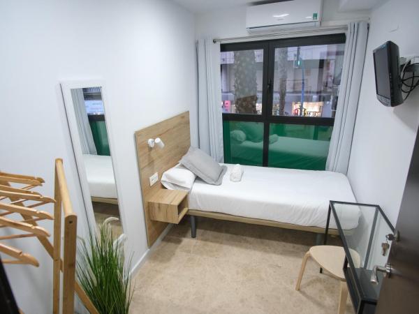 Urban Rooms Alicante : photo 4 de la chambre chambre simple avec salle de bains commune