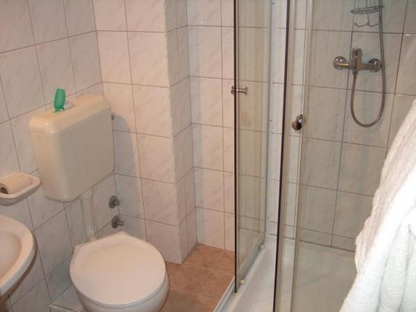 Tímárház Panzió : photo 2 de la chambre chambre lits jumeaux