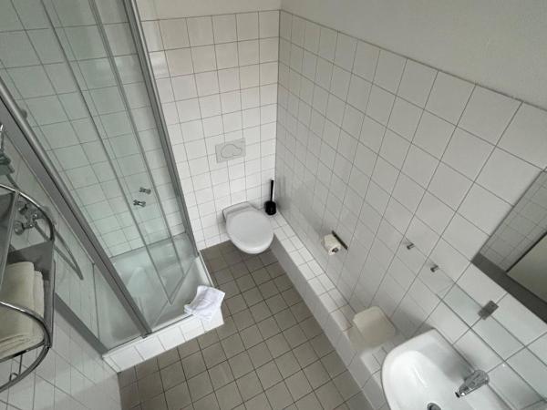 Three Little Pigs Hostel - Your Berlin Castle : photo 5 de la chambre chambre double avec salle de bains privative