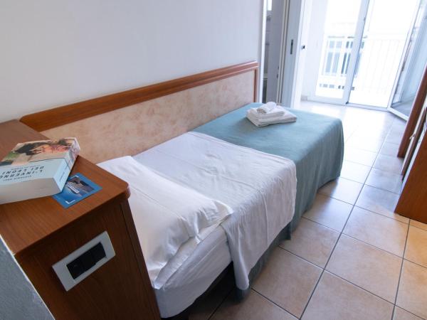 HOTEL ADRIA BEACH : photo 6 de la chambre chambre simple - vue sur mer