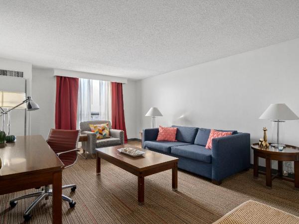 315 LoSo Hotel Airport : photo 1 de la chambre suite lit king-size