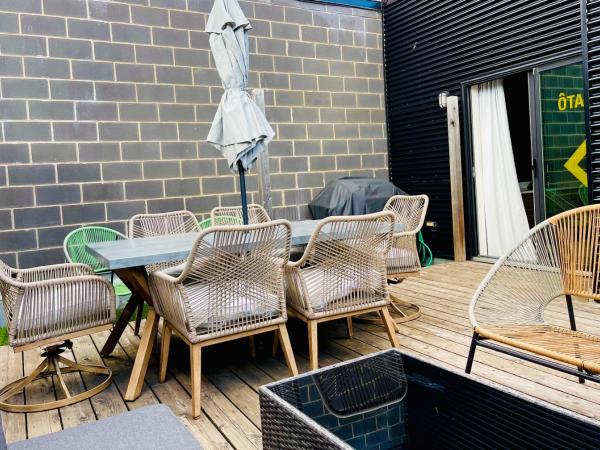 Liv MTL Plato : photo 1 de la chambre plato | luxurious 2br suite + rooftop bbq downtown montreal