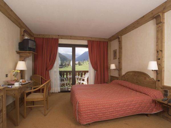 Hôtel Champs Fleuris Morzine : photo 8 de la chambre chambre familiale supérieure (2 adultes + 1 enfant)