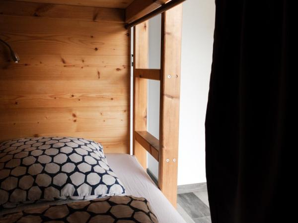 BodyGo Surfhouse : photo 6 de la chambre lit simple dans dortoir à 6 lits