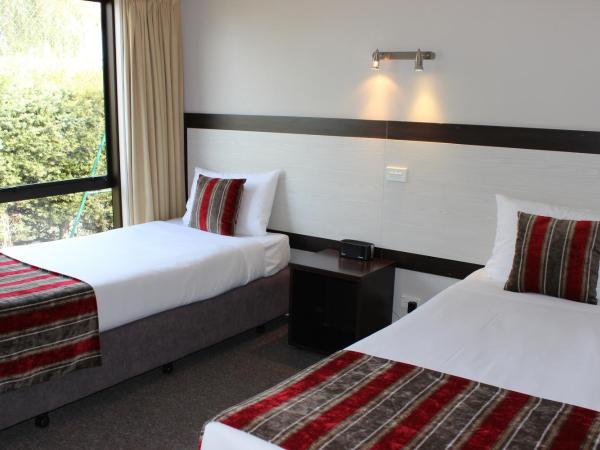 Quality Inn Acapulco Taupo : photo 4 de la chambre hébergement 2 chambres avec baignoire spa