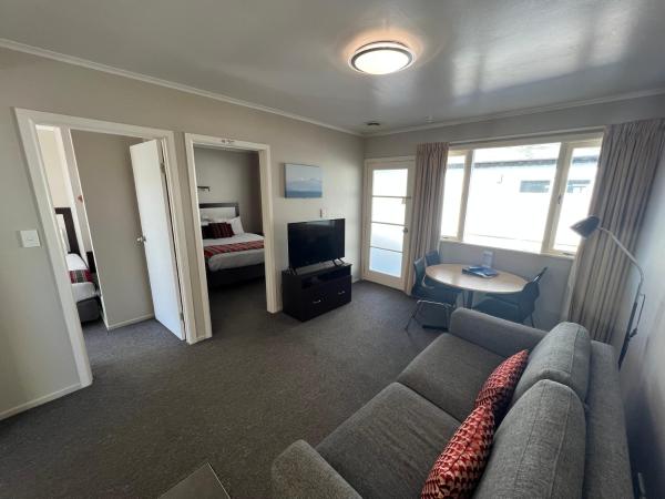 Quality Inn Acapulco Taupo : photo 2 de la chambre hébergement 2 chambres avec baignoire spa