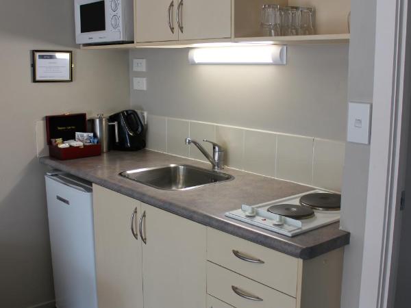 Quality Inn Acapulco Taupo : photo 3 de la chambre hébergement 2 chambres avec baignoire spa