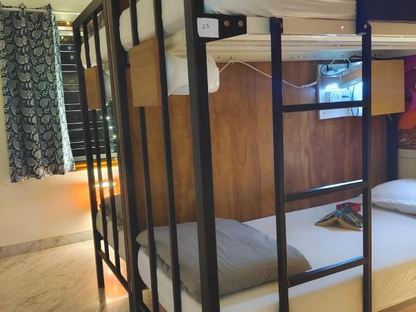 The Hood Hostel : photo 2 de la chambre lit dans dortoir pour hommes de 4 lits