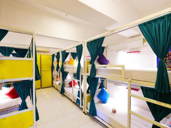 goSTOPS Mumbai : photo 5 de la chambre bed in 8 bed female only ac dormitory room with ensuite bathroom