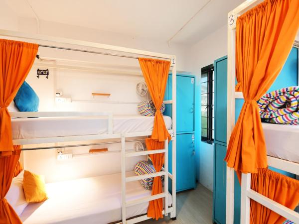 goSTOPS Mumbai : photo 5 de la chambre bed in 12 bed mixed ac dormitory room with shared bathroom
