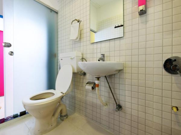 goSTOPS Mumbai : photo 3 de la chambre bed in 6 bed mixed ac dormitory room with ensuite bathroom