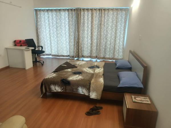 Royal Nest - Luxury Stay : photo 3 de la chambre chambre lit king-size avec baignoire spa