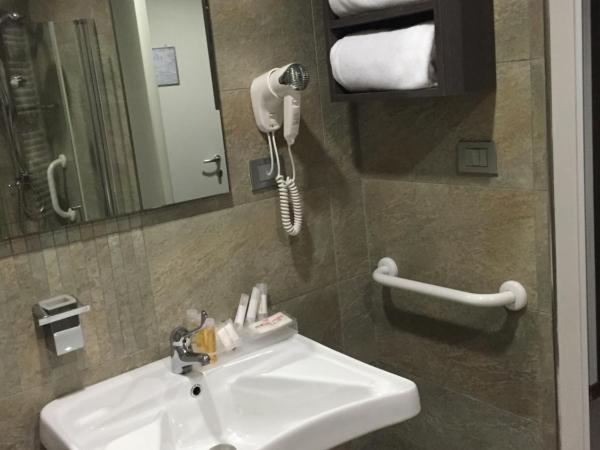 Yes Hotel Touring & SPA : photo 8 de la chambre city side superior double room with balcony and pool access