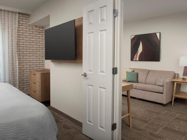 Staybridge Suites San Antonio Airport, an IHG Hotel : photo 4 de la chambre suite 1 chambre lit king-size avec canapé-lit