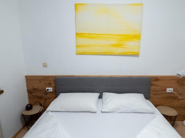 B&B Hotel Heimgartl : photo 2 de la chambre chambre double avec salle de bains privative