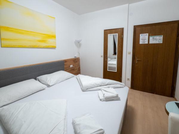 B&B Hotel Heimgartl : photo 3 de la chambre chambre double avec salle de bains privative