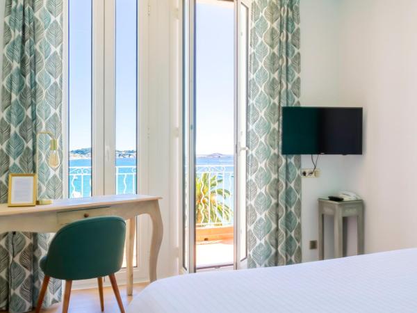 Les Galets Hôtel et B&B : photo 1 de la chambre chambre double supérieure avec terrasse - vue sur mer