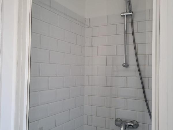 Brussels Bed & Blockchain Private rooms with shared bathroom : photo 5 de la chambre chambre lits jumeaux