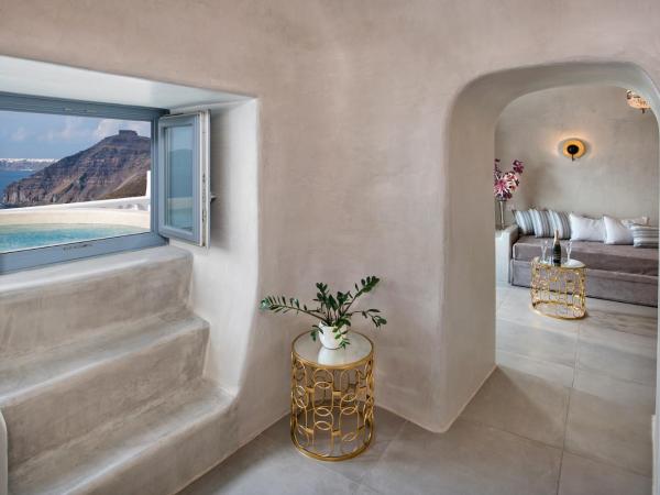 Athina Luxury Suites : photo 1 de la chambre suite troglodyte avec jacuzzi extérieur - vue sur caldeira