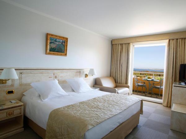 Hotel Corsica & Spa Serena : photo 3 de la chambre chambre double deluxe - vue latérale sur mer